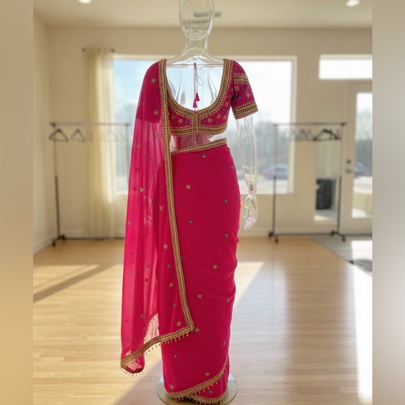 Fuchsia Saree with Gota Patti work | Ornate Blouse - Size 34 - Picture 2 of 7